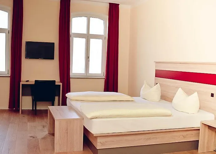 מלון Hotel-gasthof Floetzinger Braeu 3*