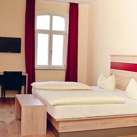 ホテル Hotel-gasthof Floetzinger Braeu 3*