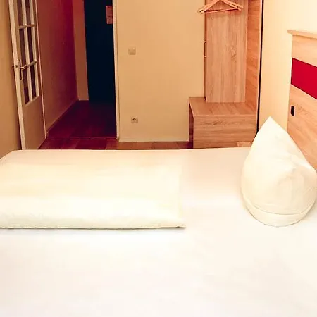 ホテル Hotel-gasthof Floetzinger Braeu ローゼンハイム